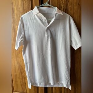 Men’s outdoor
Voices white collared polo shirt